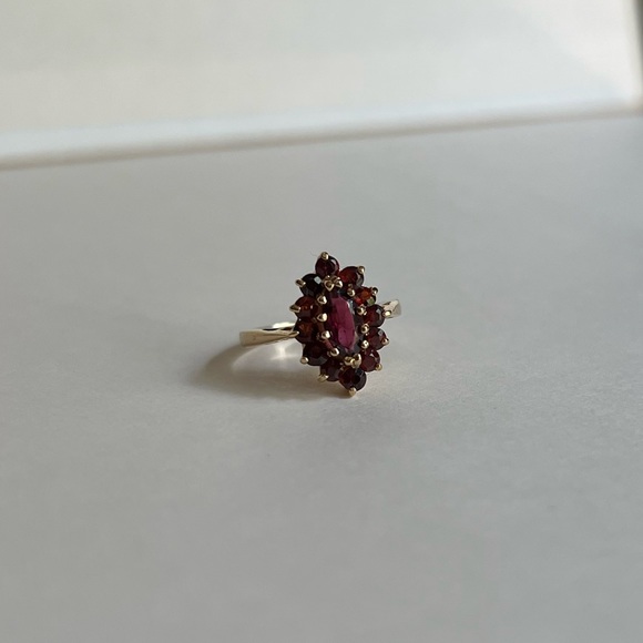 Vintage Garnet Navette Ring, Marquise Ring, Genuine Gold and Gemstones - Picture 2 of 8